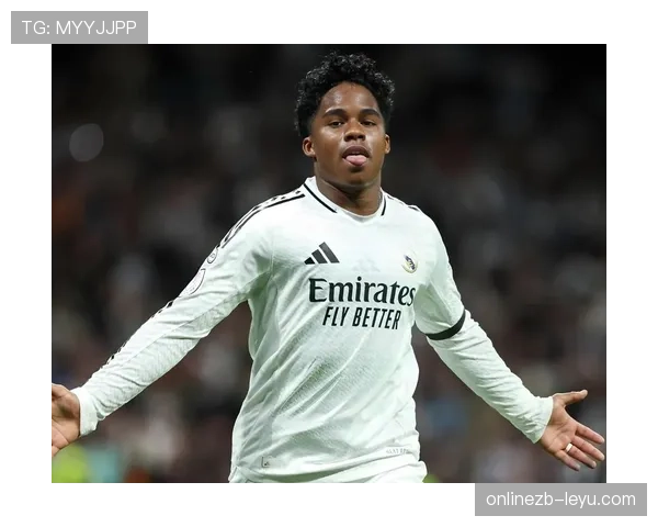 里昂中场新星闪耀赛场,组织才华助球队稳步提升竞争力 里昂中场新星闪耀赛场,组织才华助球队稳步提升竞争力